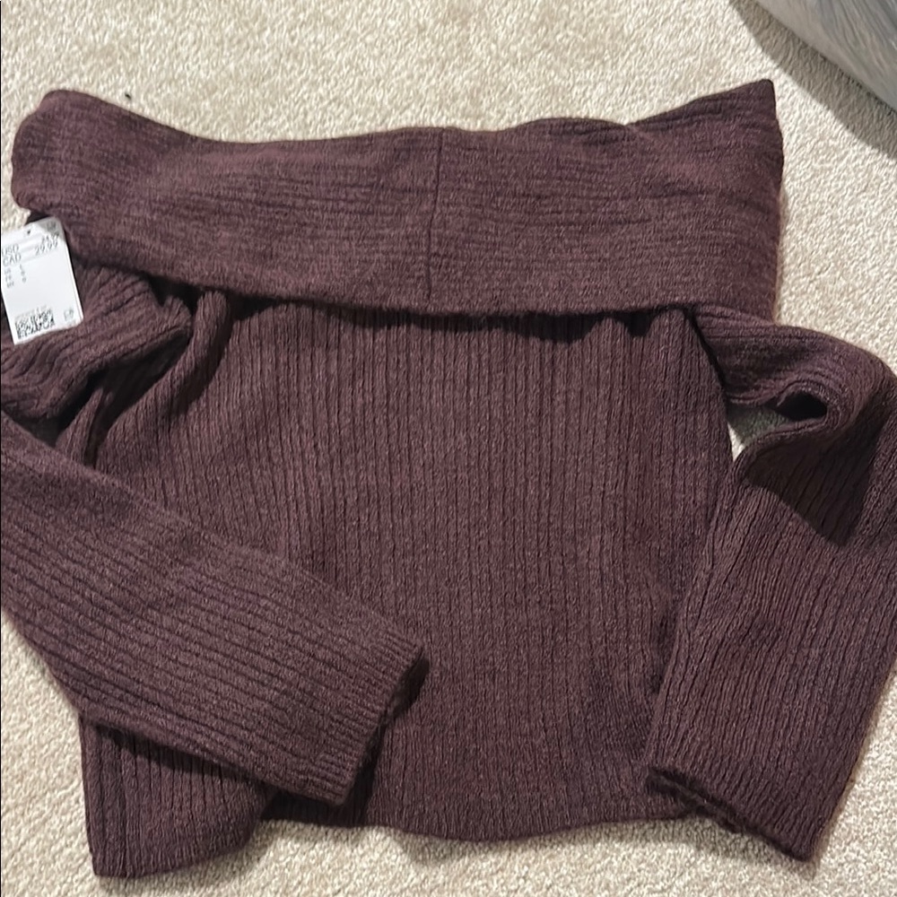 H&M Off shoulder top with tag
